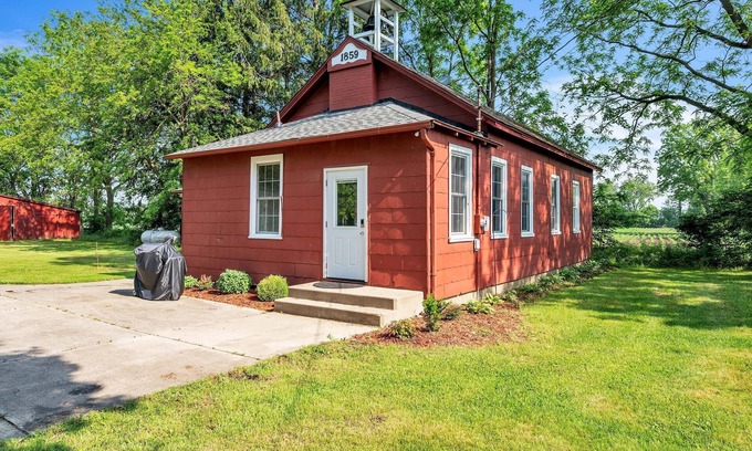 Niles Casa | Old School Charm Sleeps 6