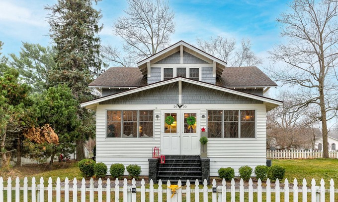 Macatawa Cabaña | Old Scotch Cottage Holland/Saugatuck