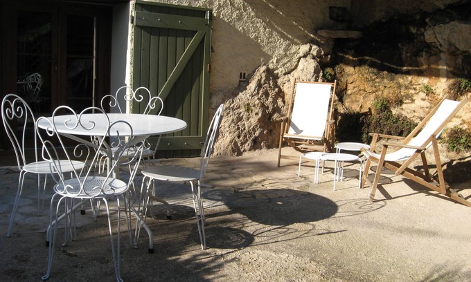 Cotignac Cabaña | Old sheepfold with view of the village and its cliffs