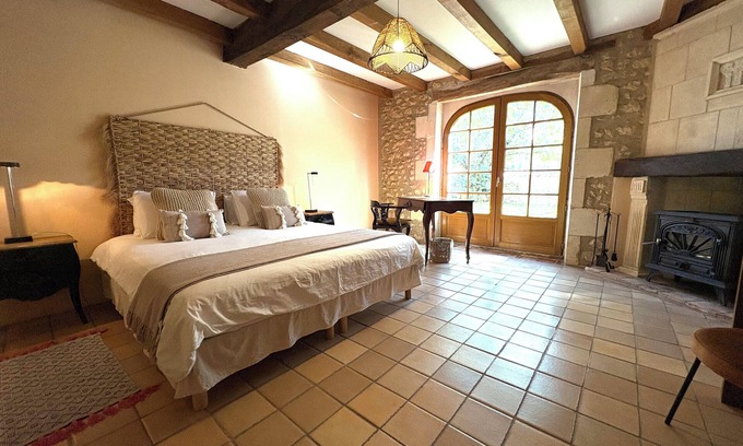 Festalemps Otro | OLD STONE FARMHOUSE WITH SWIMMING POOL