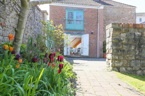Westbury on Trym Casa | Old Stables, hidden period gem, spectacular garden