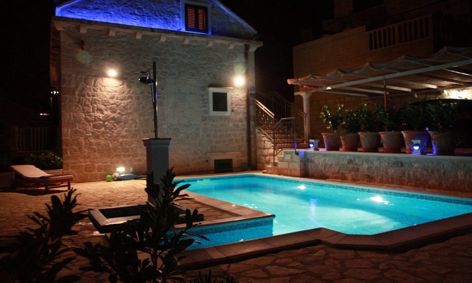 Sumartin Villa | Antigua casa de piedra para 10 personas.