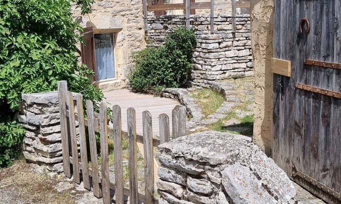 Hures-la-Parade Cabaña | Old stone sheepfold for 1 to 5 people in the center of the Causse Méjean