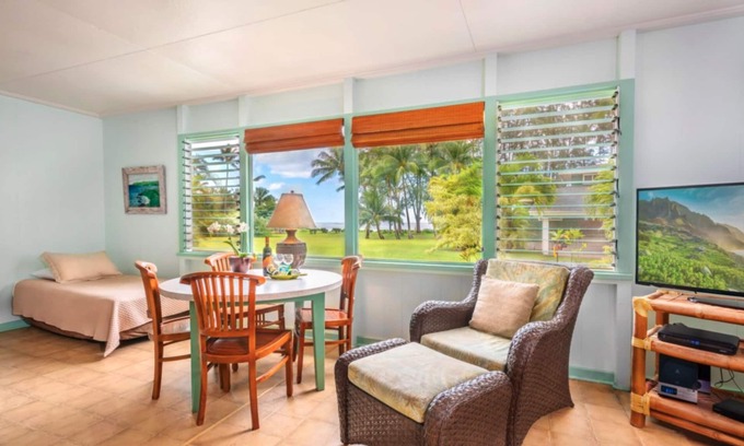 Hanalei Casa | Old Style beach house on Hanalei Bay;stunning mountain view, ocean breezes