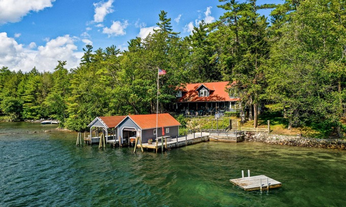 Moultonborough Casa | Old Time Winnipesaukee Lodge