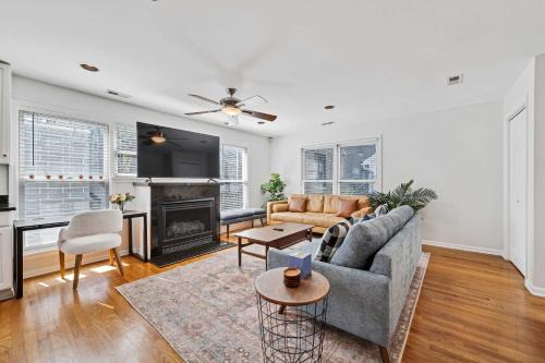 Old Town Casa | Old Town 3bd 3ba Coach House, Garage Parking Incl