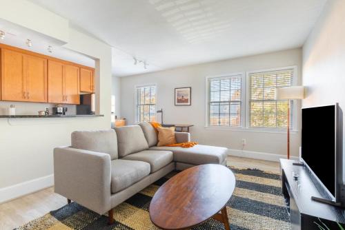 Old Town North Apartamento | Old Town North 1br w rooftop pool nr museums WDC-762