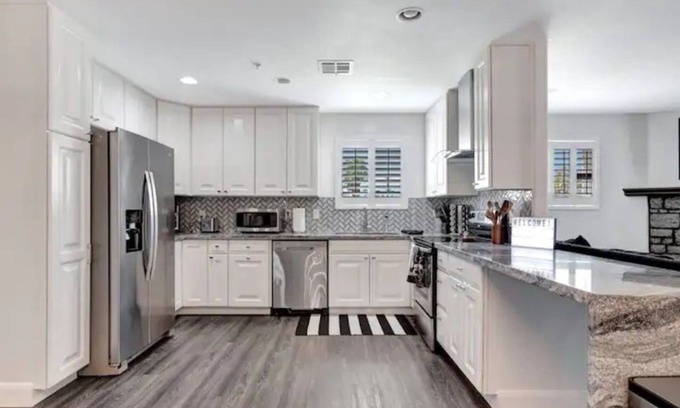 Scottsdale Highlands Estates Casa | Old town Scottsdale Home With Putting Green
