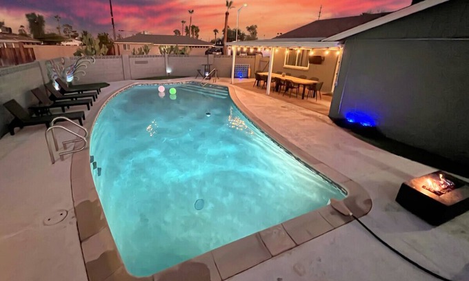 Cox Heights Casa | Old Town, Single story w/Pool, Bunk Beds, Bocce, Putt-Putt, & Pool Table!