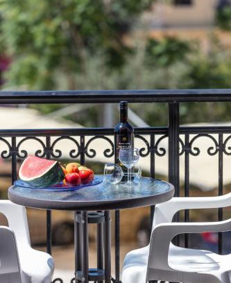 Old Town Rethymnon Apartamento | Old town studio with balcony, Marylee's studios #3