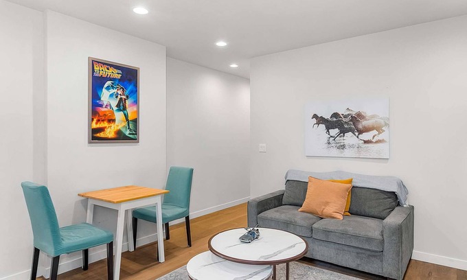 East Queen Anne Apartamento | Old-Western Time Travelers Cowboys Sweet Suite