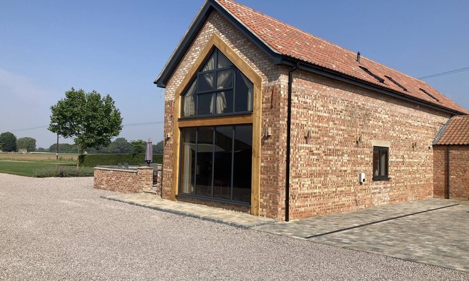 Frampton Cabaña | OLD WILLOW BARN, family friendly, luxury holiday cottage in Kirton