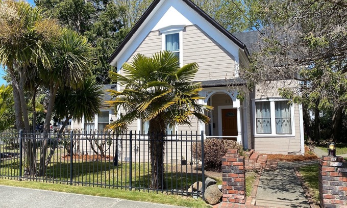 Crescent City Casa | Old World charm at the beach!