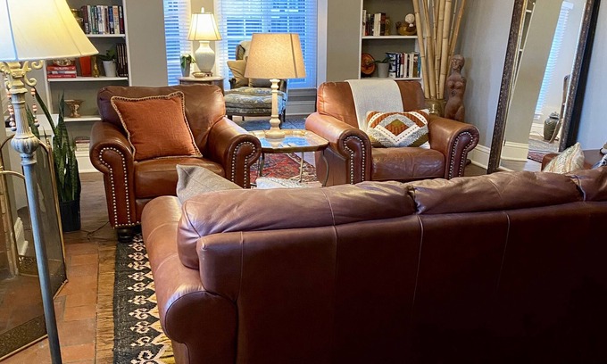 Cherry Creek Casa | Old World Charm Flat in Upscale Neighborhood