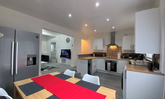 Failsworth Apartamento | Oldham Home Free Parking 3bed 1bath