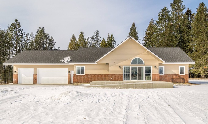 Bonner County Casa | Oldtown Home w/ Private Yard + Mountain Views