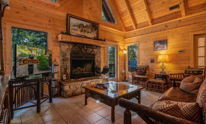 Branson Cedars Casa | Ole Hickory w/Firepit HotTub