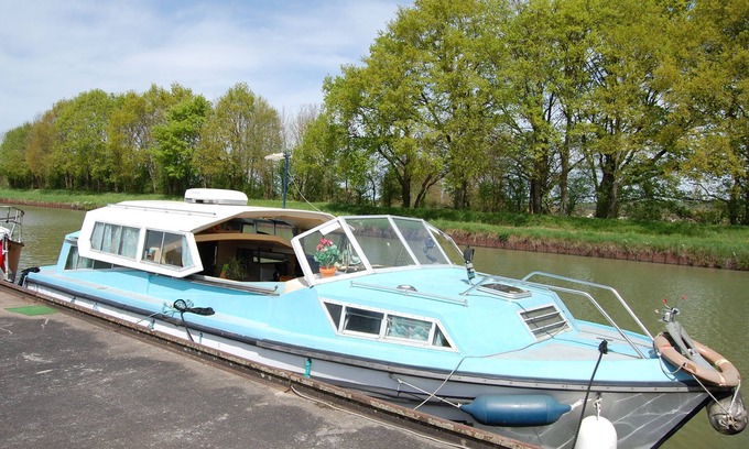 Cuffy Alquiler De Eote | BARCO "OLEA". Nevers. Magny-Cours. Loire. Allier. Centro del valle del Loira