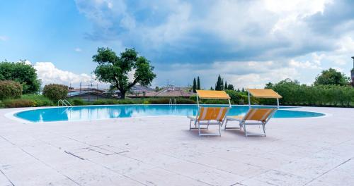 Rivoltella Apartamento | Oleandro Apartment - Featuring a Private Garden and Access to 5 Pools