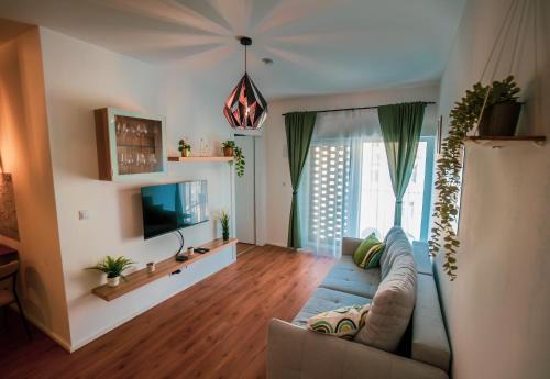 Nepszinhaz negyed Apartamento | Oli Fiumei Apartman