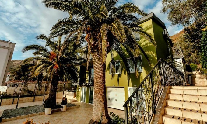 Petrovac Villa | Olive Garden Apartment