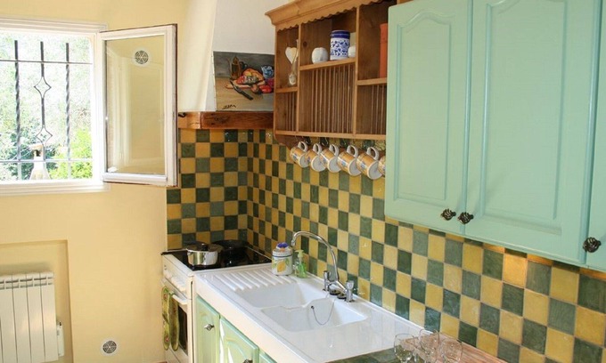 Le Bar-sur-Loup Apartamento | Olive Grove Apartment with **Large Heated Pool**
