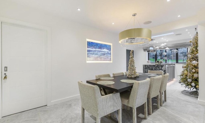 Cray Valley East Villa | OLIVE - Luxury Gated Property & Hot Tub