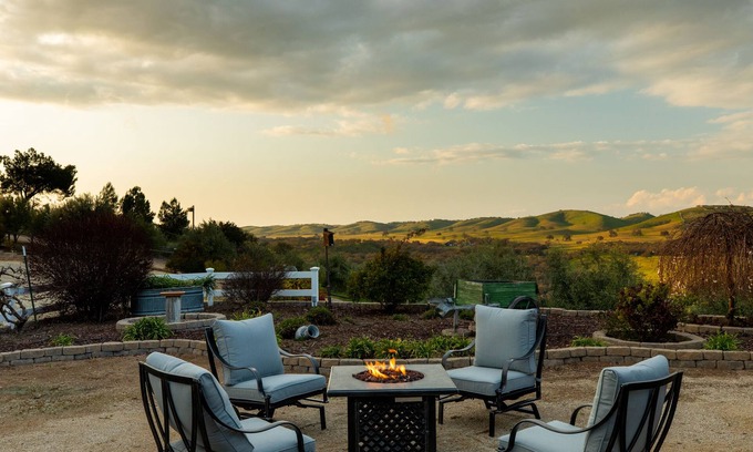 Paso Robles Casa | Disfrute de increíbles puestas de sol sobre el valle | 4. 5 Acre Ranch Style Home ❤ por AvantStay