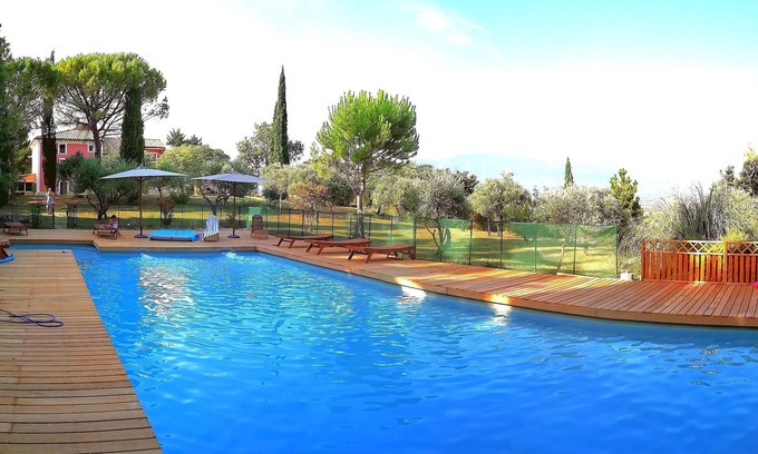 Mormoiron Apartamento | Olivos - 1 dormitorio, estacionamiento, terraza, entrada privada, vista al jardín, piscina