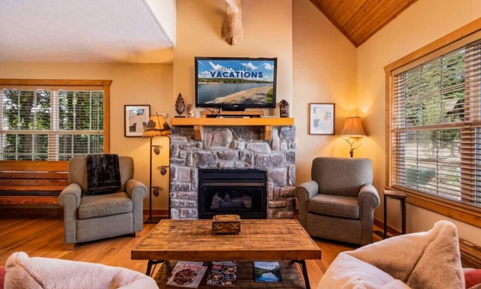 Reeds Spring Cabina | Olivia Court 10 min from silver dollar city