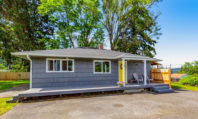 West Hills Casa | Olympic Mountain-view home by St. Michael Medical Center with large lawn & W/D