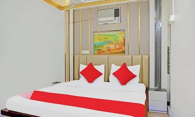 Kolkata Casa | Om Shanti Guest House - Near Ruby General Hospital and Science City