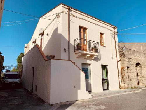 Tindari Casa | Omero