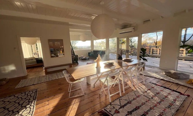 East Durham Casa | OMG Modern Country House wrap around deck beautiful sunrise walk to zoom flume.