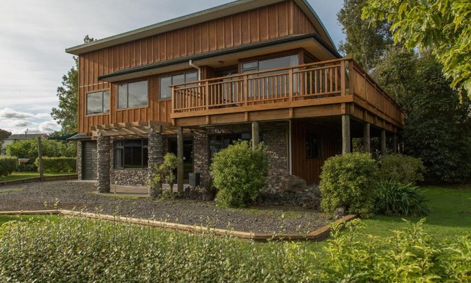 Omori Casa | Omori Lake Escape - Holiday Home