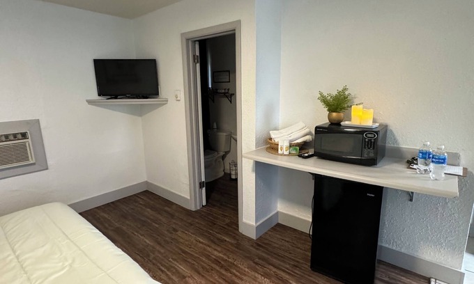 Omro Hotel | Omro & Fish Inn