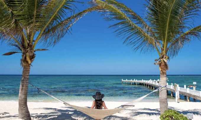 Colliers Bay Complejo | On Beach sleeps 6 Luxury 2 bedroom Condo on beach Incredible views! Dec 21-28