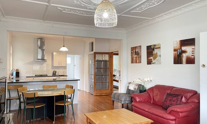 Johnsonville Casa | on bus route, handy location