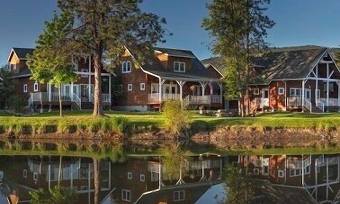 Dover Bay Casa | On Golden Pend Oreille - 3 Bedroom 2 Bath Parkside Bungalow