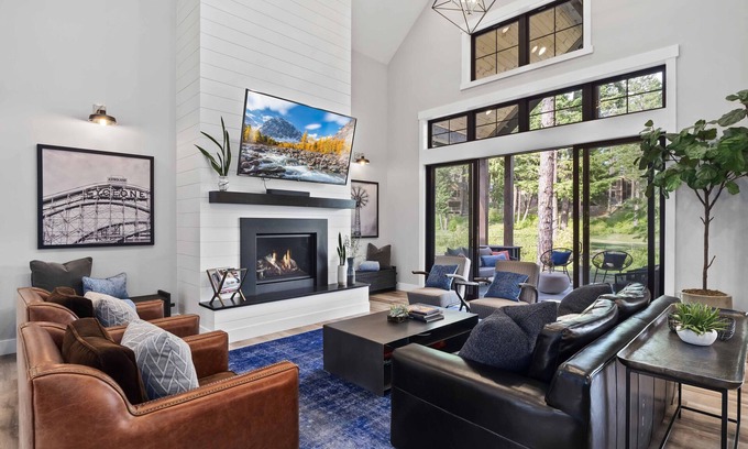Cle Elum Casa | On Golf Course -4 King Suites + Bunk Suite -Walk to Winery- Dog Friendly