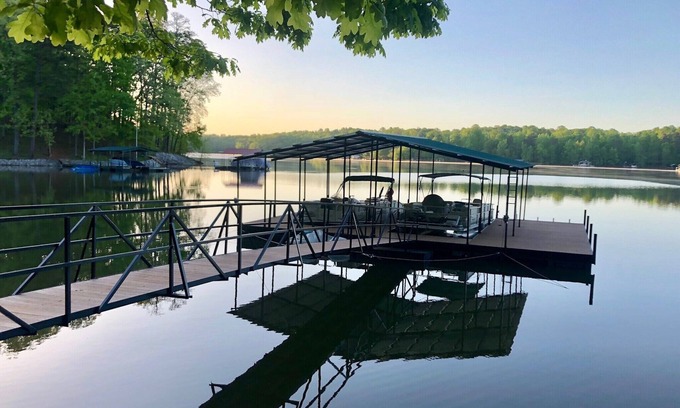 Gumlog Casa | ON LAKE HARTWELL JUST ONE MILE FROM TUGALOO STATE PARK.