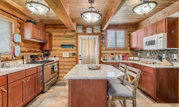 Tollgate Canyon Cabina | On Mountain Time Cabin