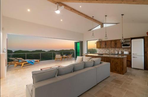 Myoli Beach Villa | On Myoli Beach Front