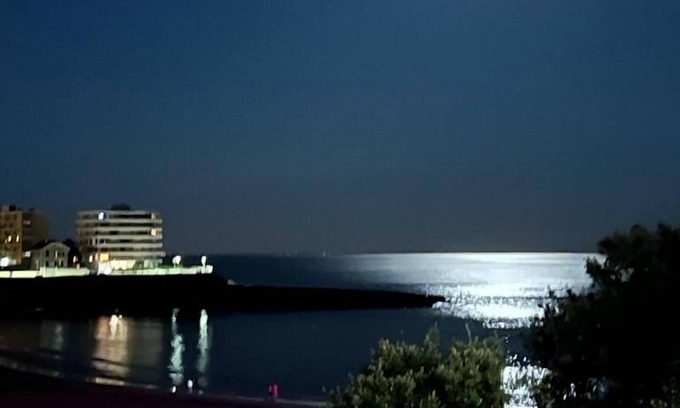Pontaillac Apartamento | On Pontaillac beach: 115m2 apartment + private garden in front of the beach.