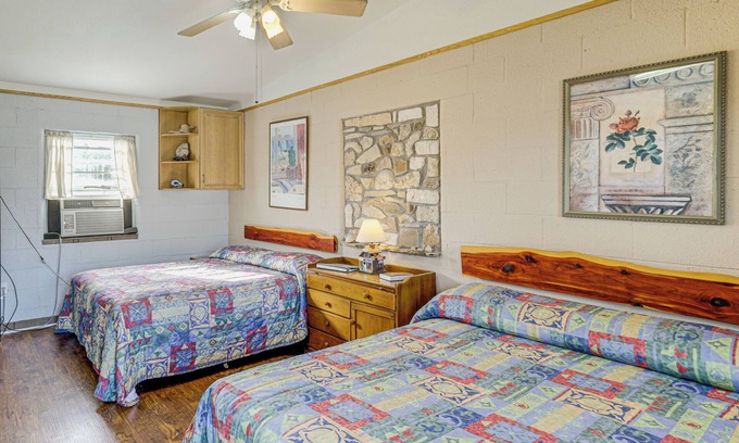 Lake Whitney Apartamento | On-Site Hiking Trails: Lake Whitney Studio!