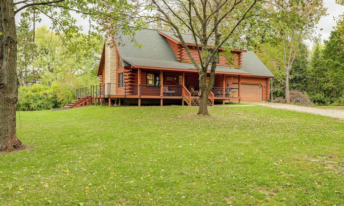 Yellow Springs Cabina | On-Site Lake & Gazebo: Cabin in Yellow Springs!