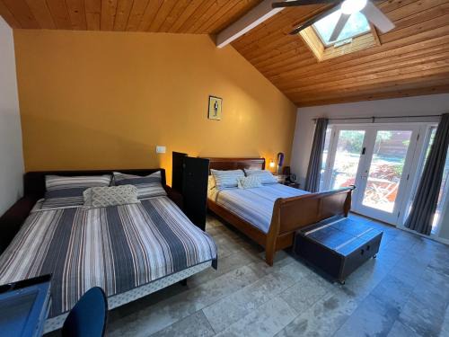 La Jolla Farms Casa | On Site Parking King Master Suite UCSD Walk