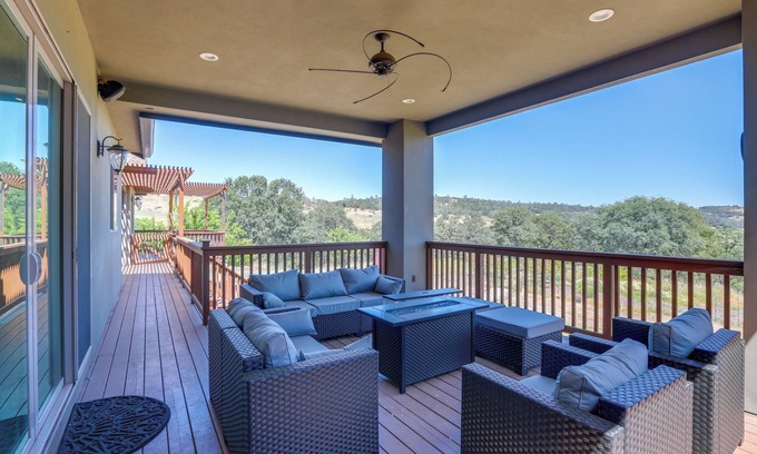 Pilot Hill Casa | On-Site Vineyard: Gem on 10 Acres in Pilot Hill!