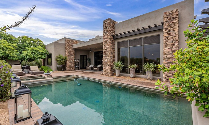 Troon North Casa | ON THE 6TH GREEN OF TROON NORTH!