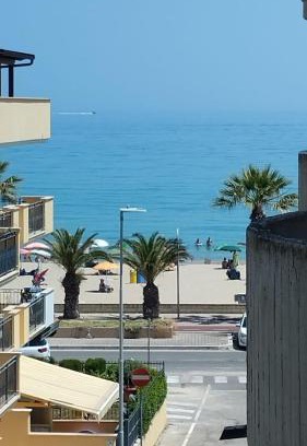 Tortoreto Lido Apartamento | On the Beach